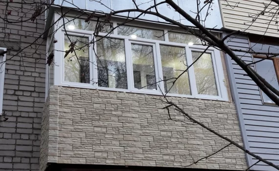 Отделка балконов сайдингом