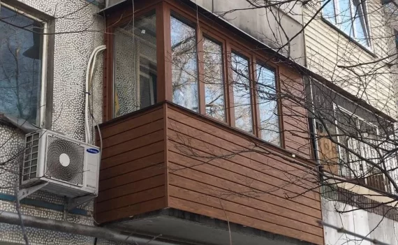 Отделка балконов сайдингом