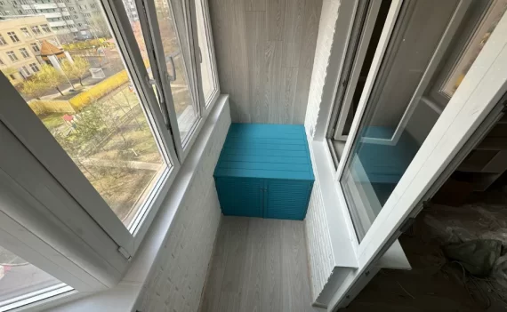 Отделка балкона ламинатом